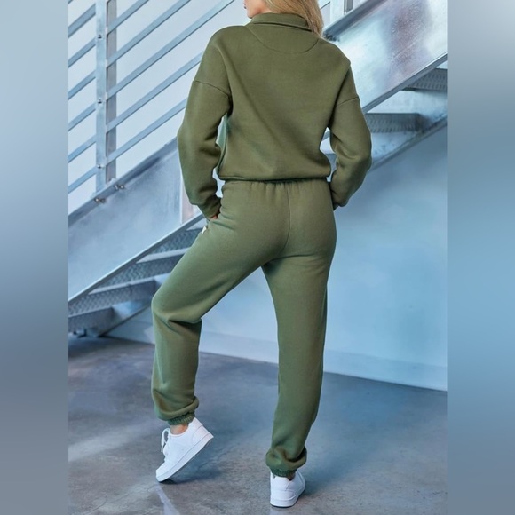 Lounge set. Very contemporary & comfy 💕; will be a fall regular. Size Large. - Picture 3 of 6